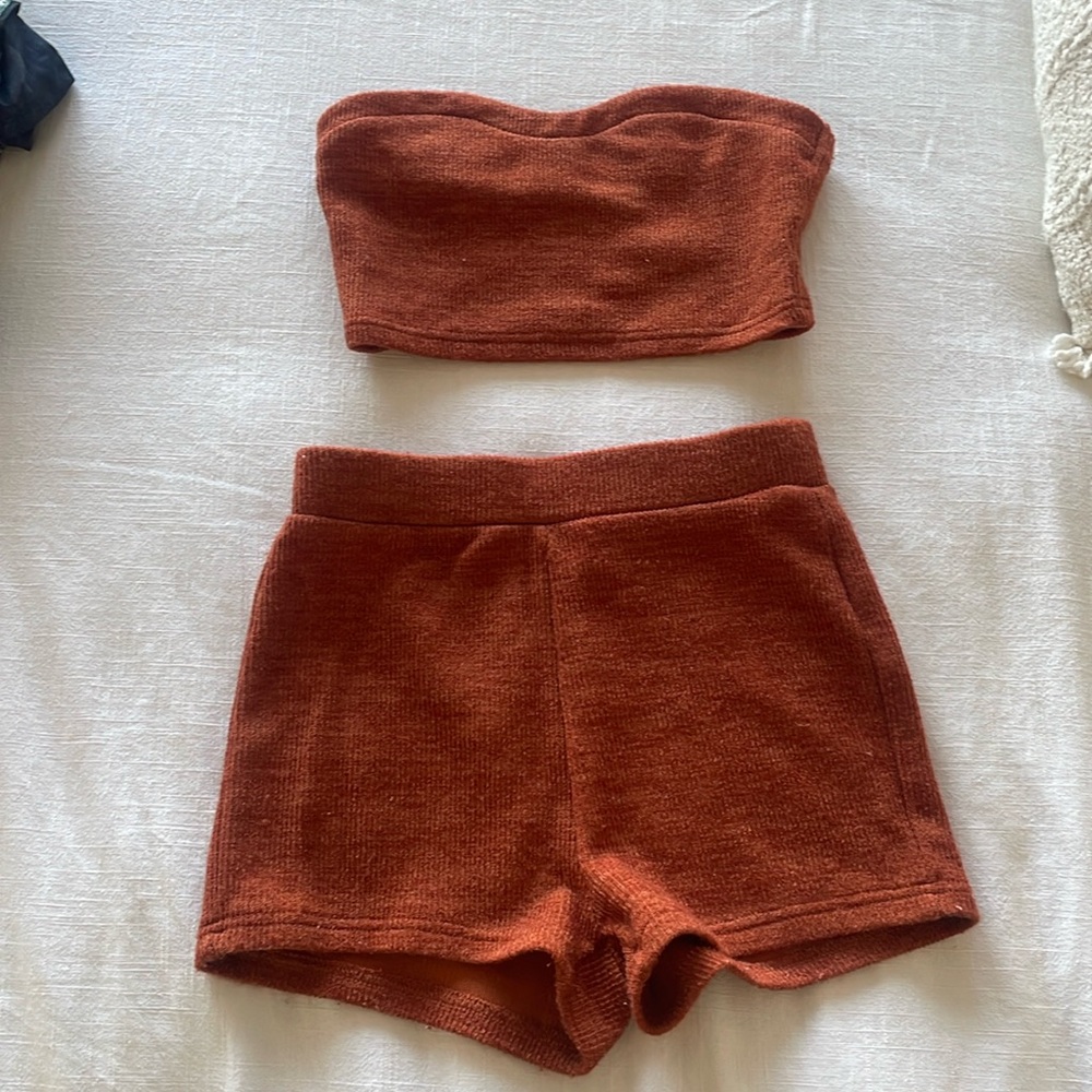 Size small brick colored Shein set. Never worn.